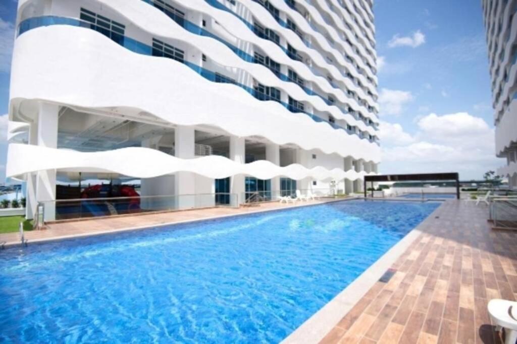 Апартаменты The Wave - Kota Laksamana -- Pool View -- 6 Pax Малакка Экстерьер фото