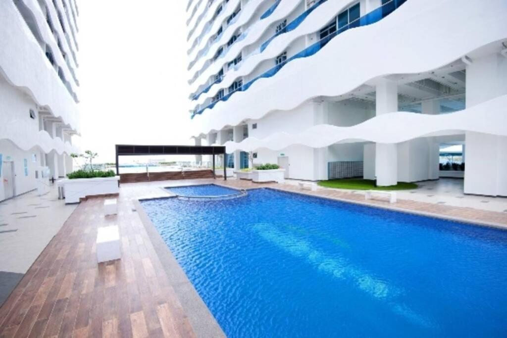 Апартаменты The Wave - Kota Laksamana -- Pool View -- 6 Pax Малакка Экстерьер фото